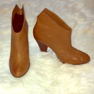 Donald J. Pliner booties GORGEOUS!
